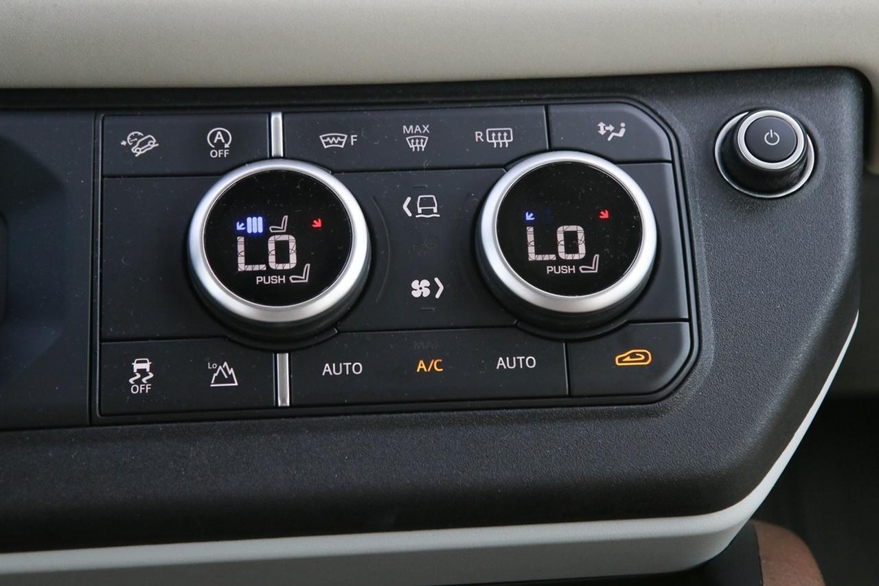 2022 Land Rover Defender SE Photo
