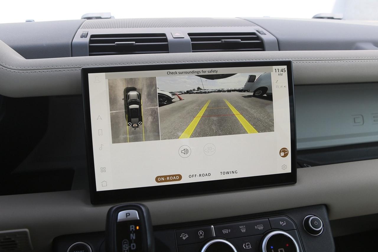 2022 Land Rover Defender SE Photo