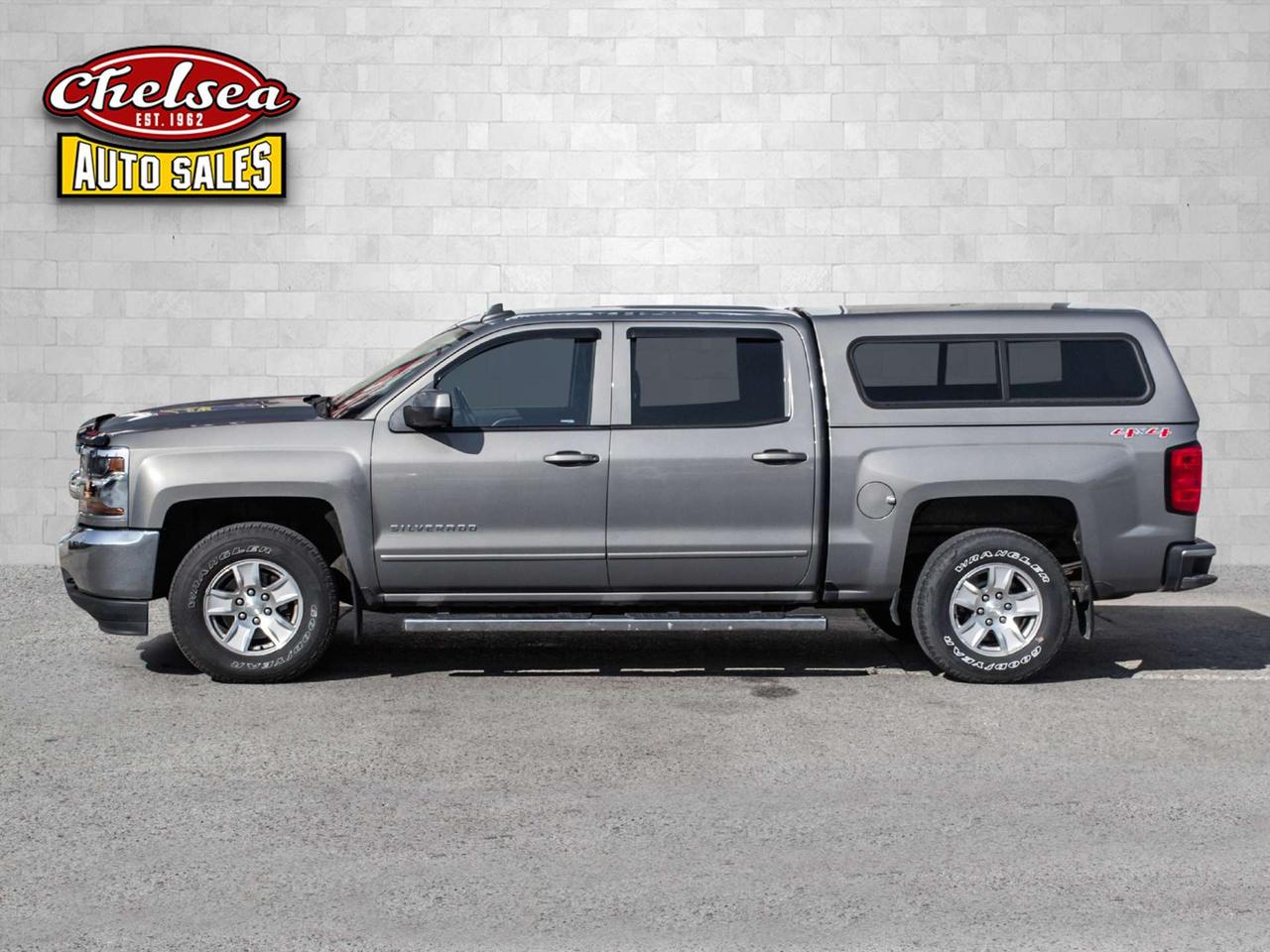 2017 Chevrolet Silverado 1500 LT Crew Cab 4WD Photo2