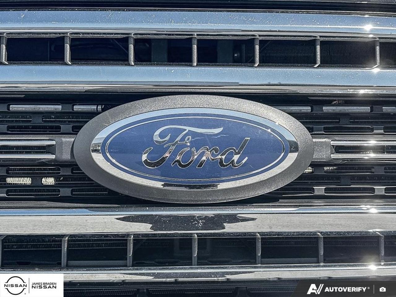 2022 Ford SUPER DUTY F-250 SRW LARIAT 4WD Crew Cab 8' Box Photo