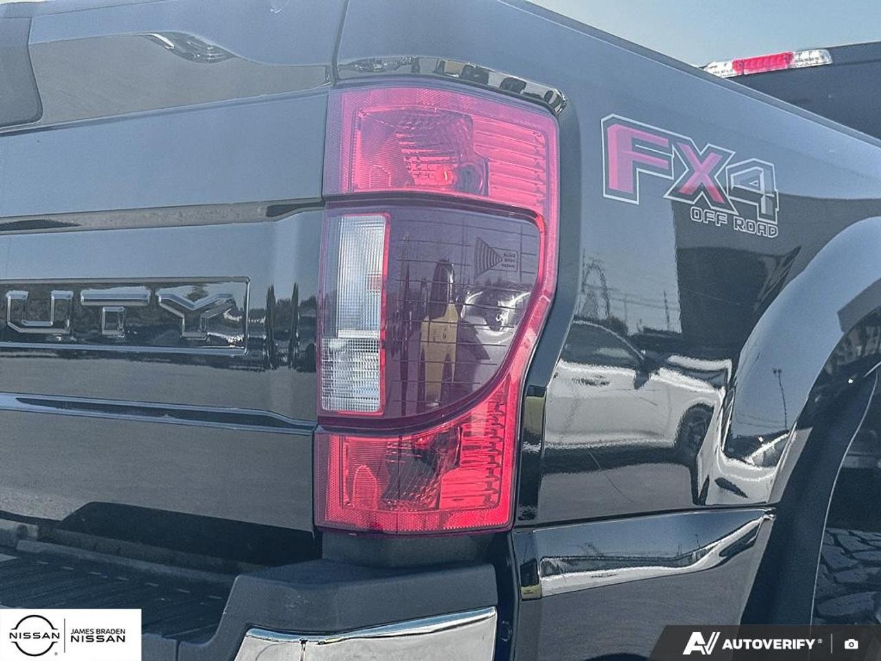 2022 Ford SUPER DUTY F-250 SRW LARIAT 4WD Crew Cab 8' Box Photo