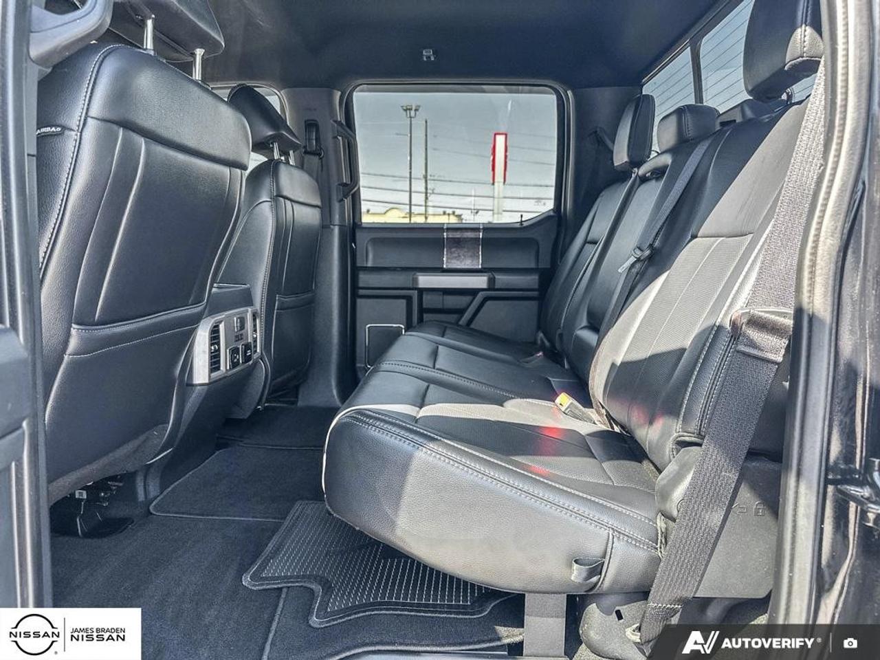 2022 Ford SUPER DUTY F-250 SRW LARIAT 4WD Crew Cab 8' Box Photo
