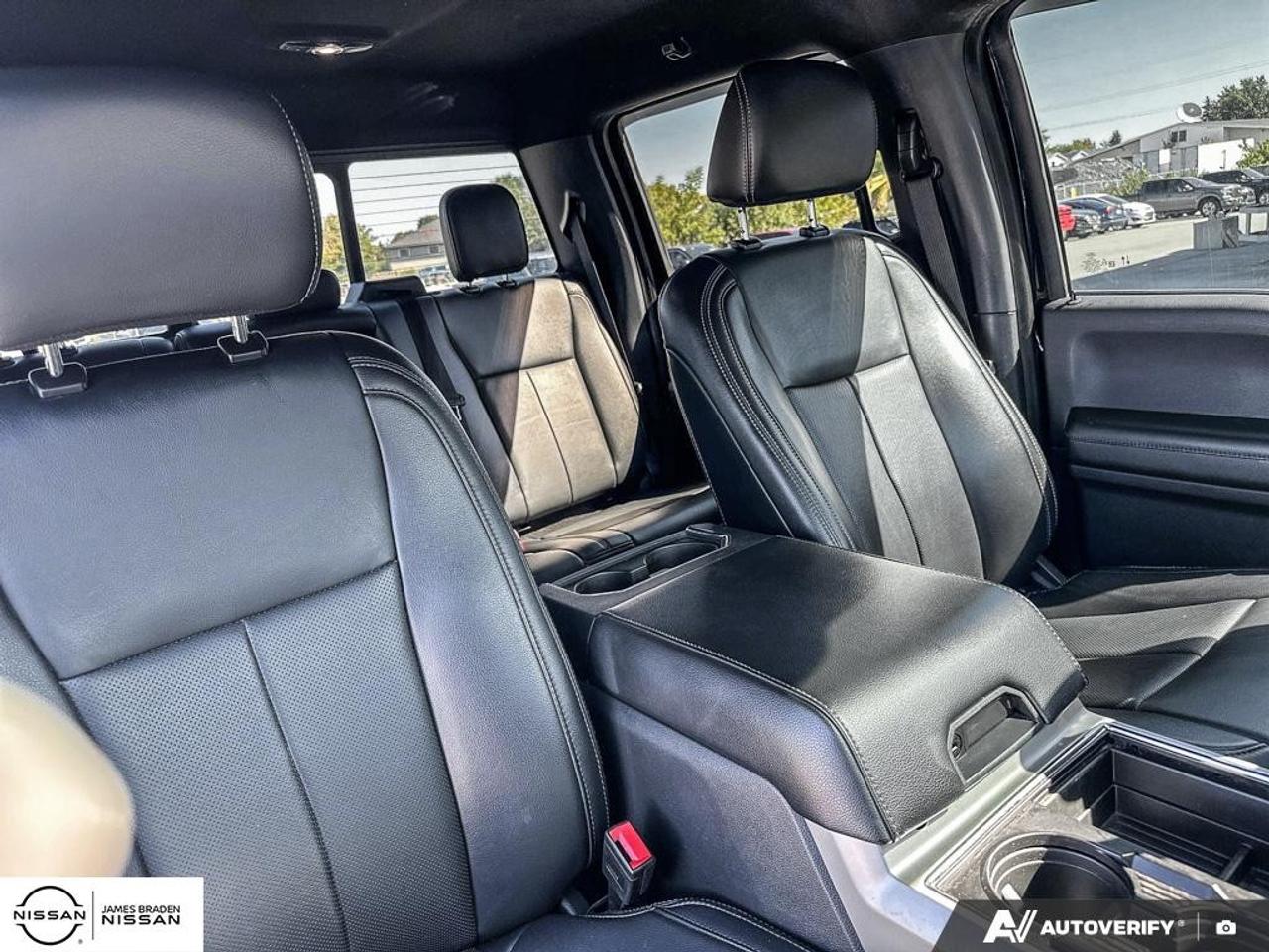 2022 Ford SUPER DUTY F-250 SRW LARIAT 4WD Crew Cab 8' Box Photo