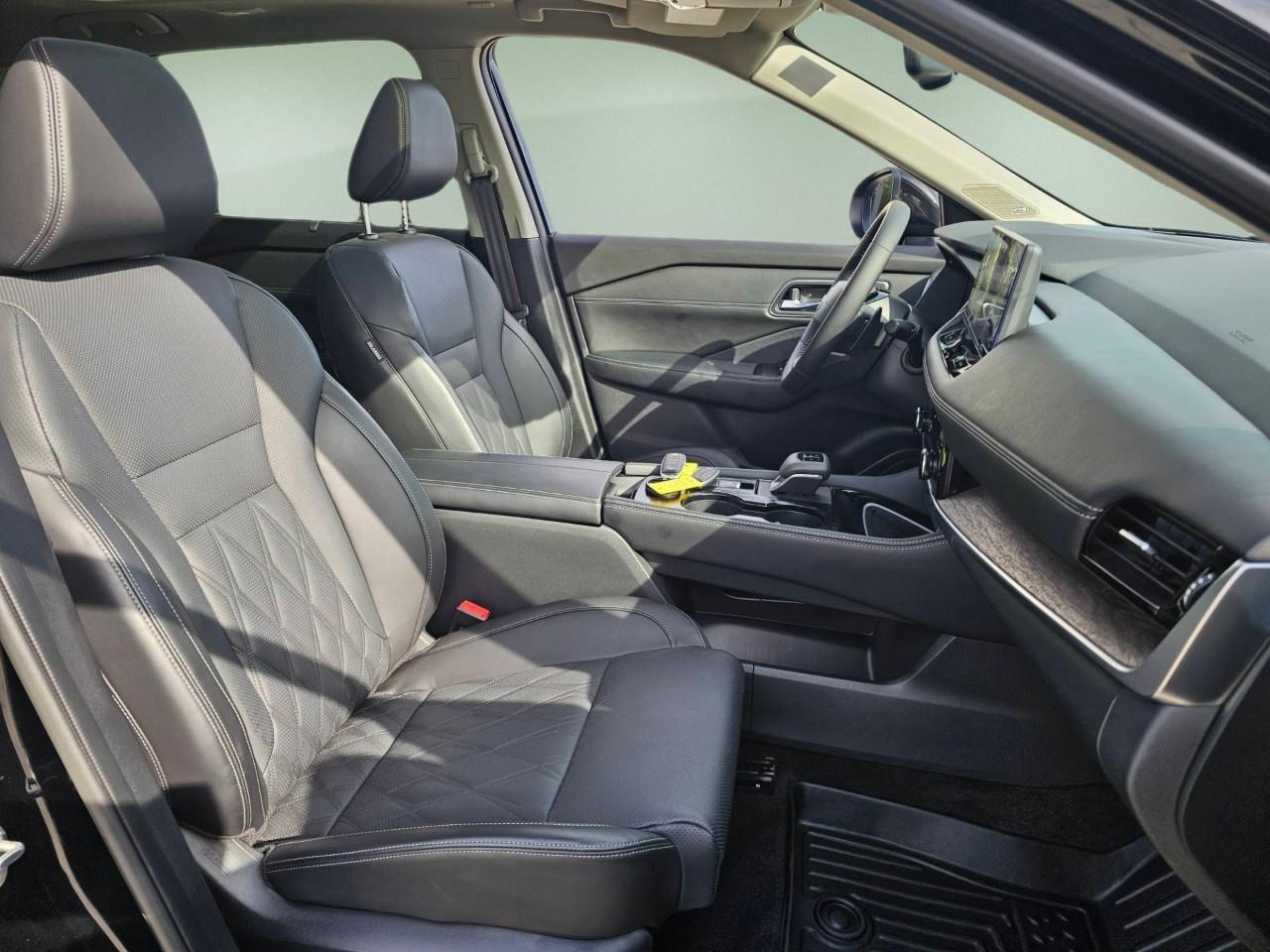 2025 Nissan Rogue Platinum 4dr All-Wheel Drive Sport Utility Photo