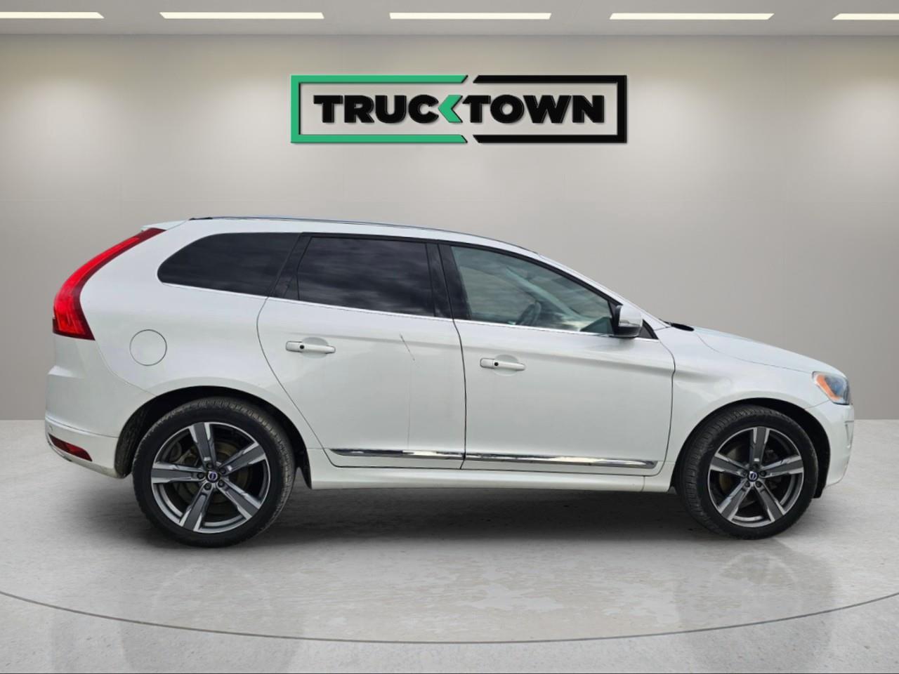 2017 Volvo XC60 T5 Special Edition Premier 4dr All-Wheel Drive Photo3