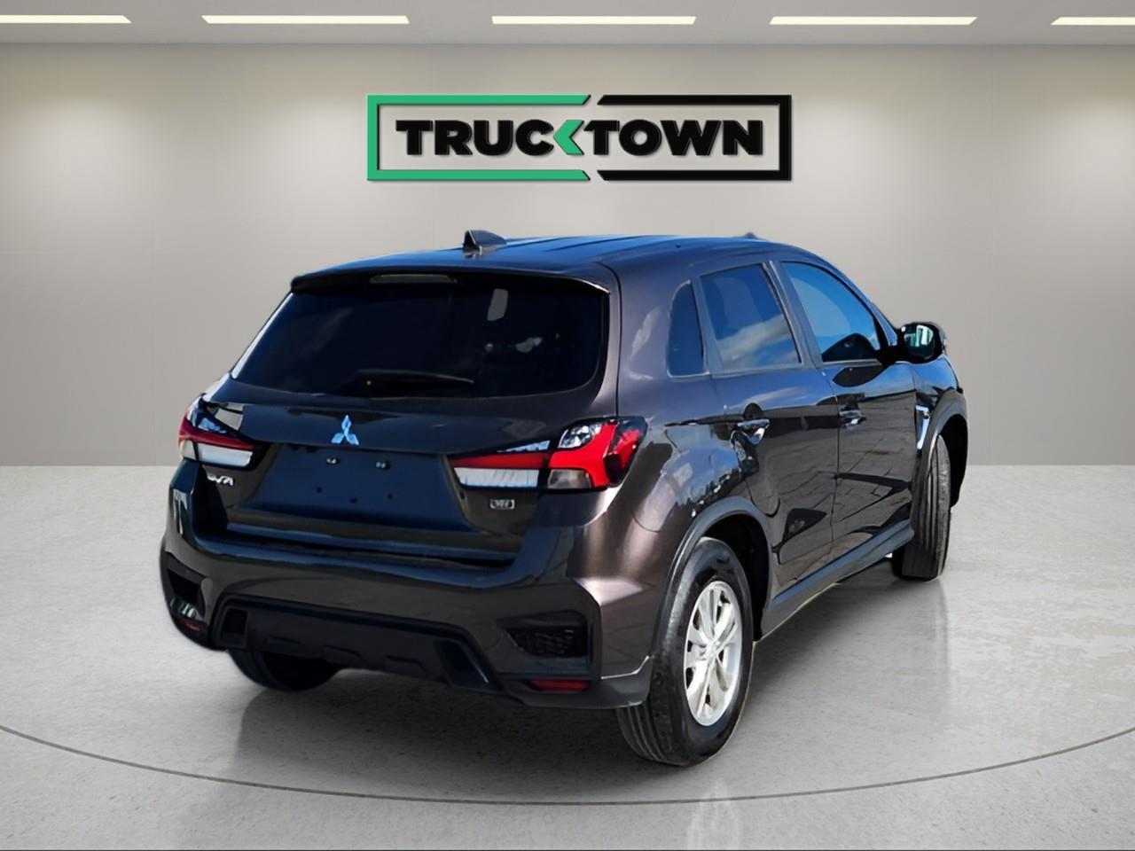 2023 Mitsubishi RVR SE 4dr AWC Photo