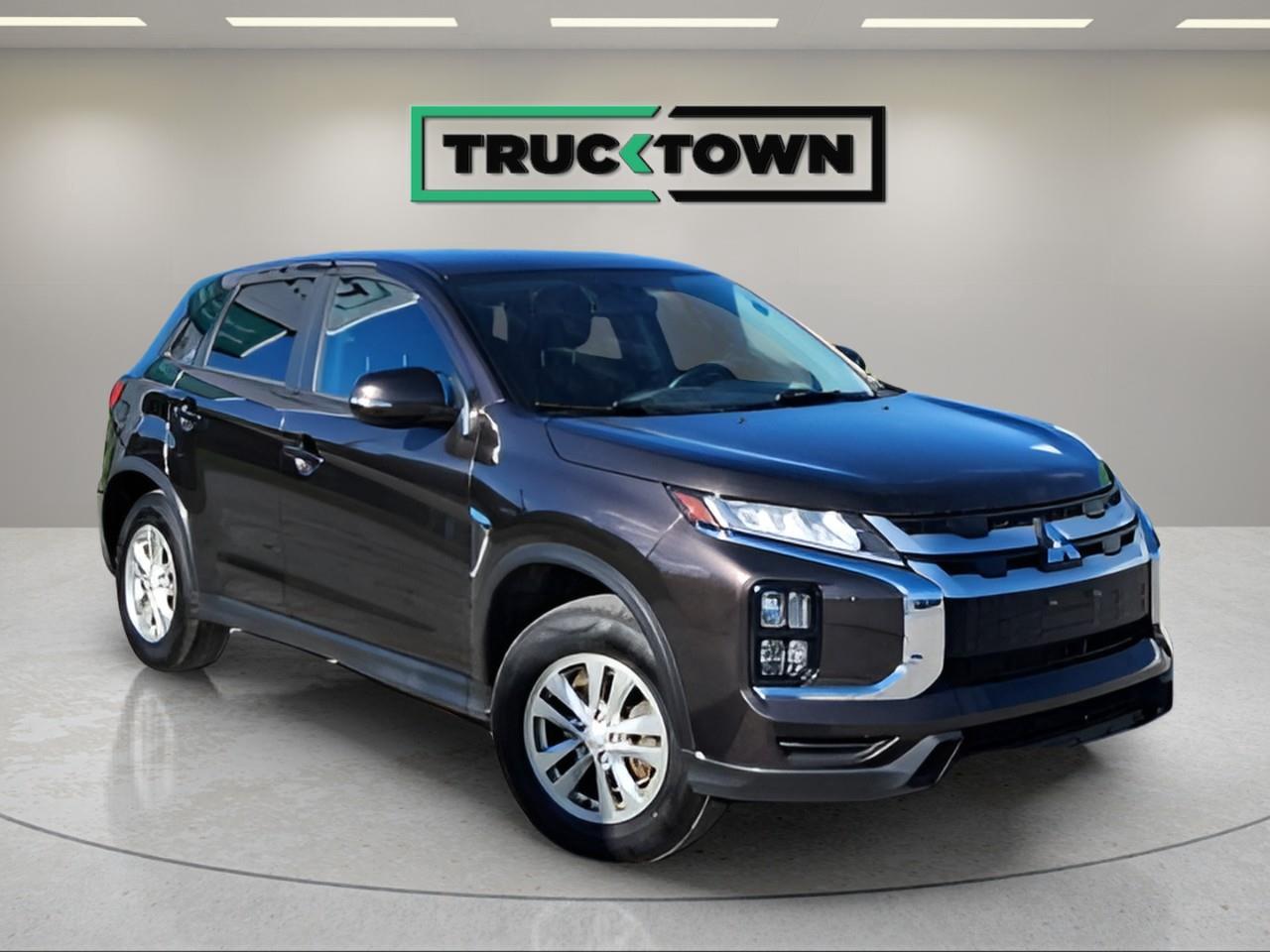 2023 Mitsubishi RVR SE 4dr AWC Photo2