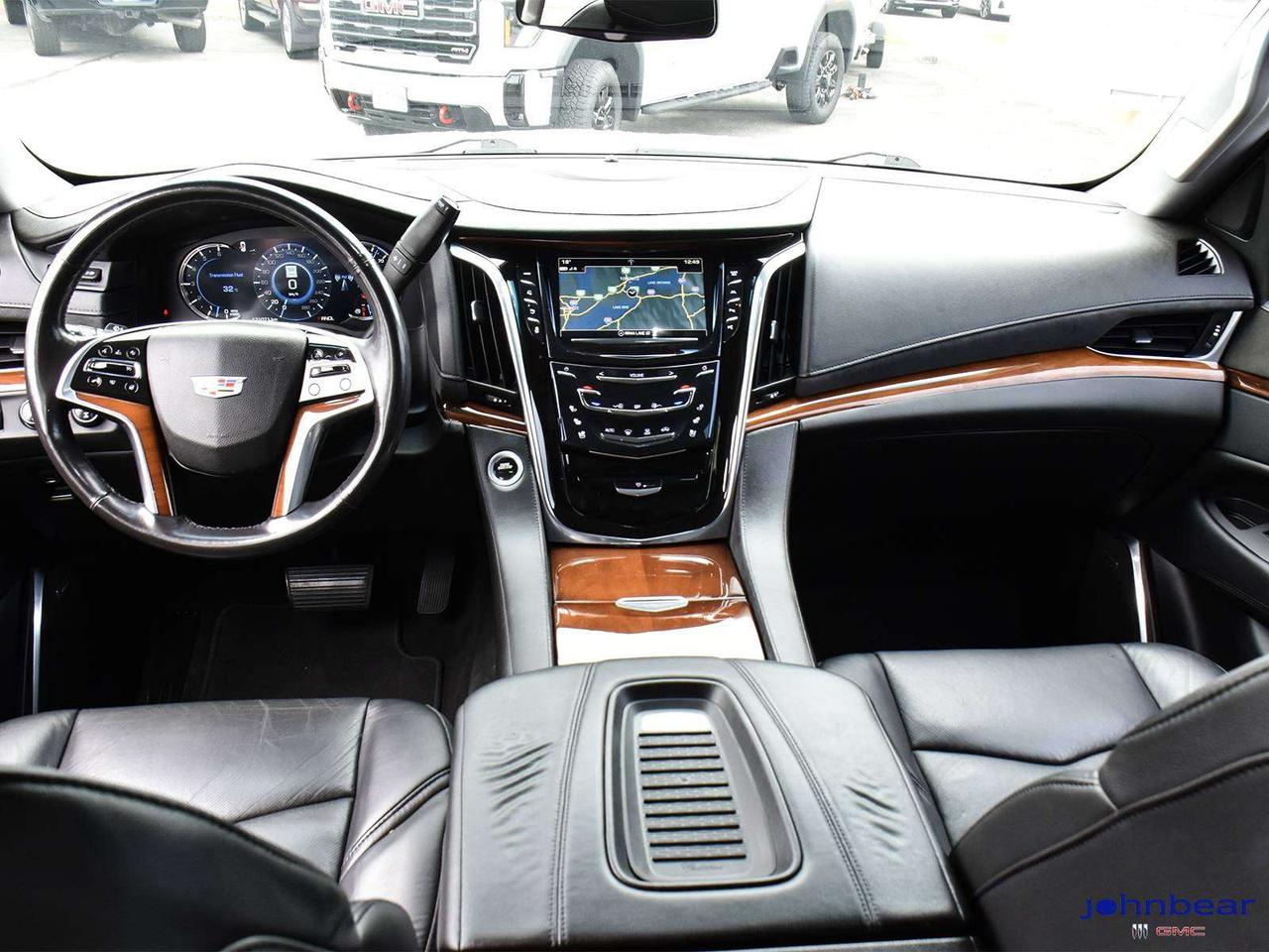2018 Cadillac Escalade REM START   LEATHER   NAVIGATION   REAR CAM   REAR Photo