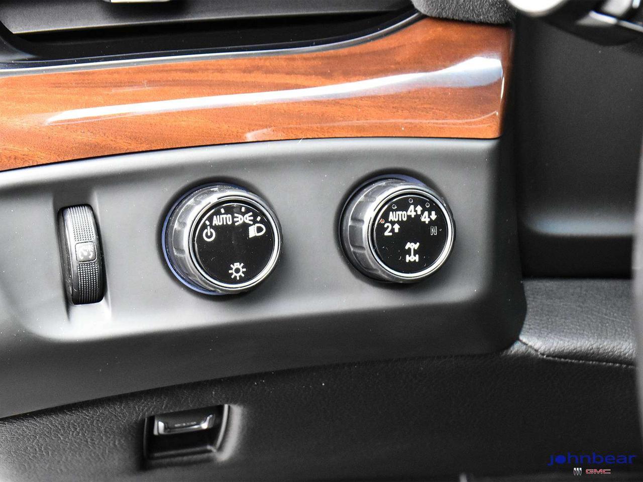 2018 Cadillac Escalade REM START   LEATHER   NAVIGATION   REAR CAM   REAR Photo