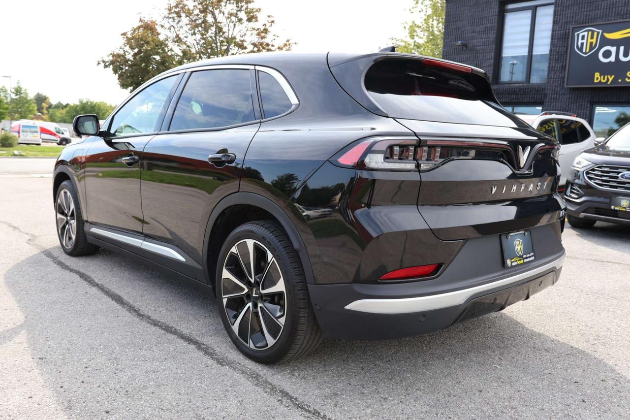 2025 VinFast VF 8 PLUS-AWD/360CAM/NAV/ADAPT CRUISE/HUD/BLIS/LKA/FCW/LEATHER/H&C SEATS/KEYLESS/CARPLAY/PANO ROOF Photo