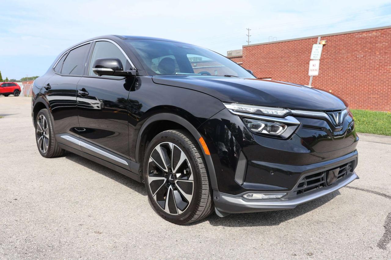 2025 VinFast VF 8 PLUS-AWD/360CAM/NAV/ADAPT CRUISE/HUD/BLIS/LKA/FCW/LEATHER/H&C SEATS/KEYLESS/CARPLAY/PANO ROOF Photo