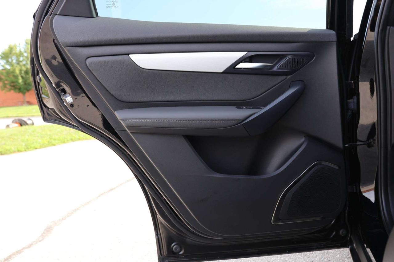 2025 VinFast VF 8 PLUS-AWD/360CAM/NAV/ADAPT CRUISE/HUD/BLIS/LKA/FCW/LEATHER/H&C SEATS/KEYLESS/CARPLAY/PANO ROOF Photo