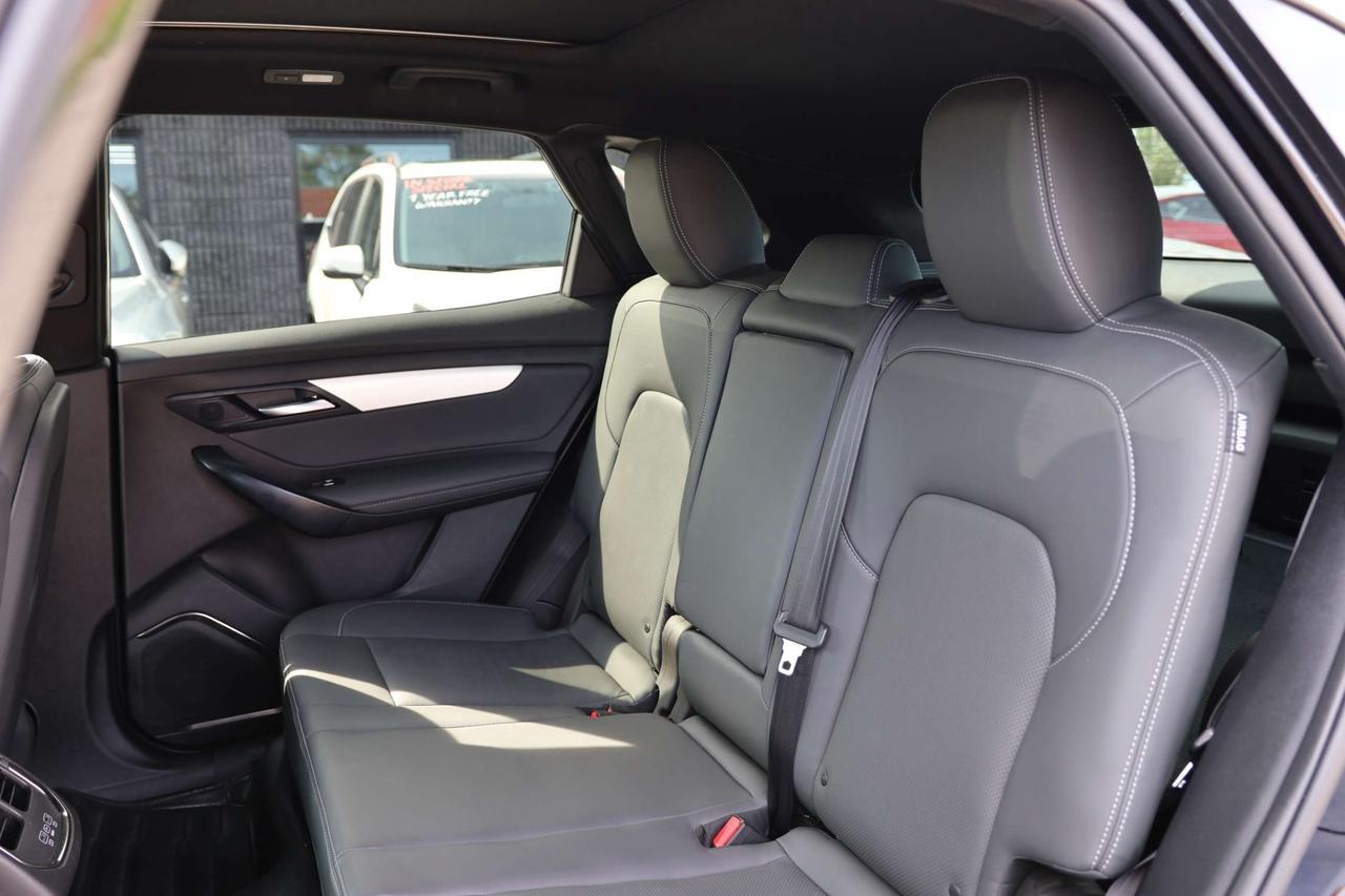 2025 VinFast VF 8 PLUS-AWD/360CAM/NAV/ADAPT CRUISE/HUD/BLIS/LKA/FCW/LEATHER/H&C SEATS/KEYLESS/CARPLAY/PANO ROOF Photo