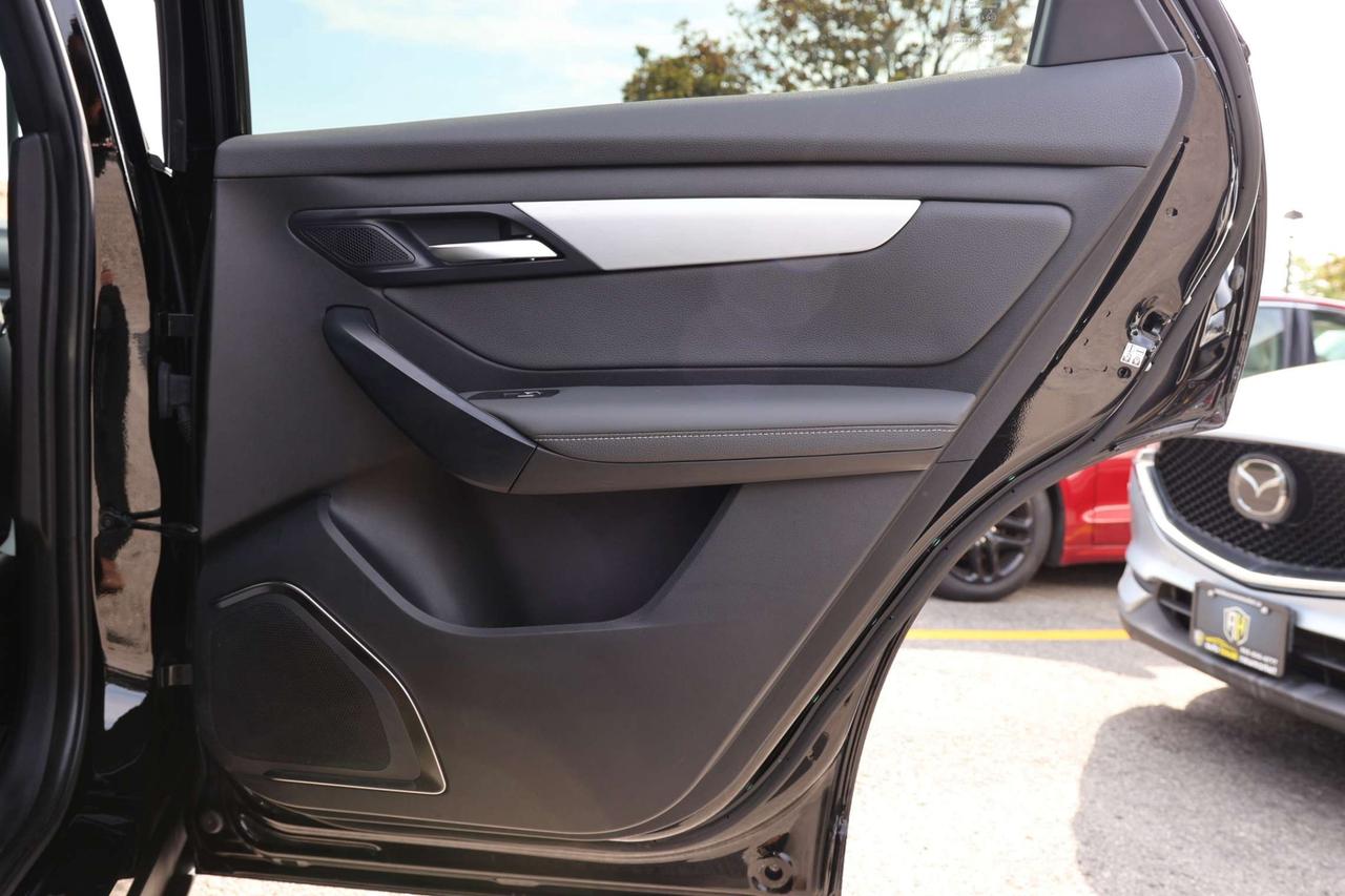 2025 VinFast VF 8 PLUS-AWD/360CAM/NAV/ADAPT CRUISE/HUD/BLIS/LKA/FCW/LEATHER/H&C SEATS/KEYLESS/CARPLAY/PANO ROOF Photo