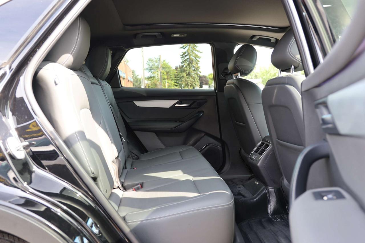 2025 VinFast VF 8 PLUS-AWD/360CAM/NAV/ADAPT CRUISE/HUD/BLIS/LKA/FCW/LEATHER/H&C SEATS/KEYLESS/CARPLAY/PANO ROOF Photo