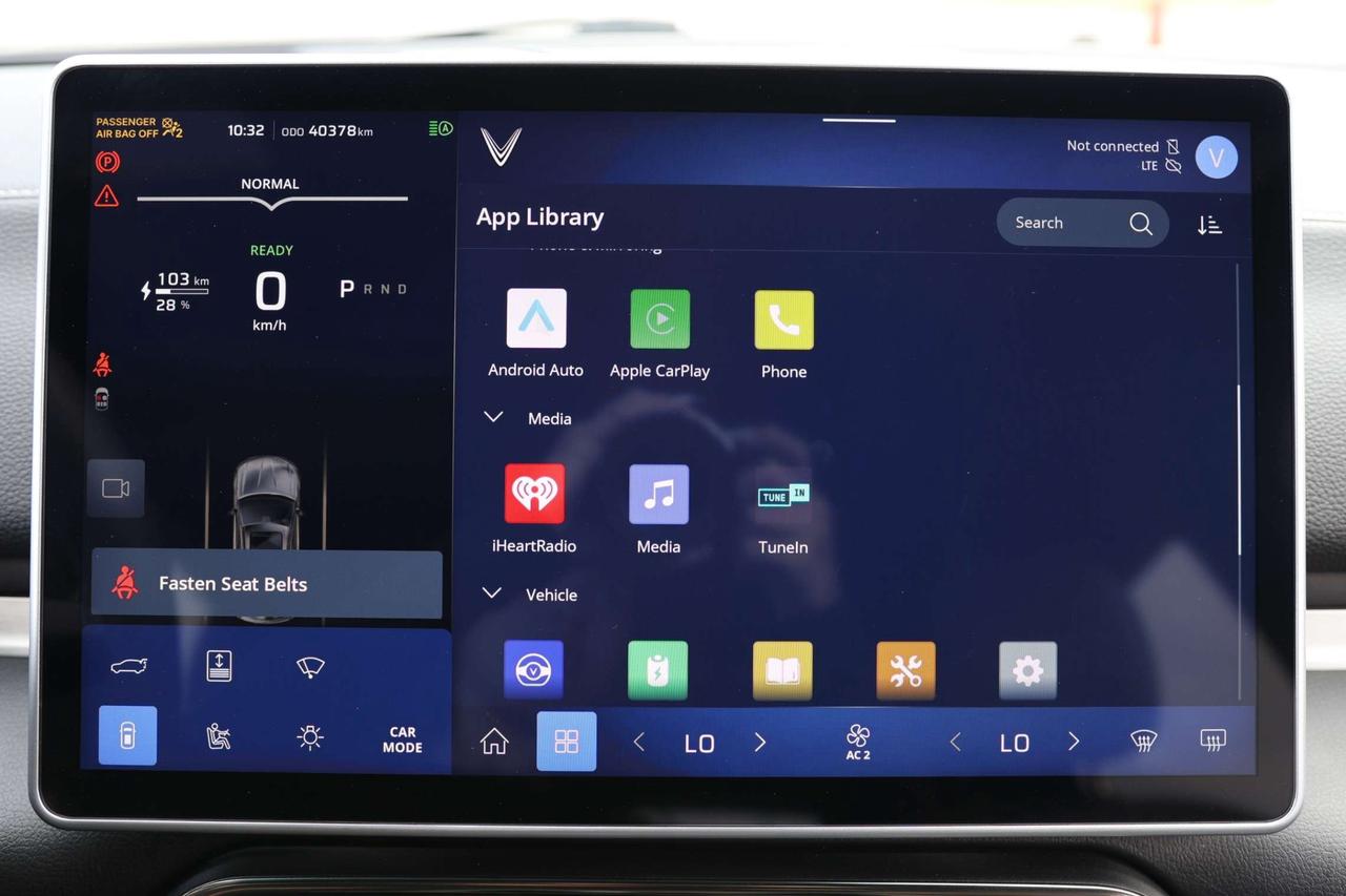 2025 VinFast VF 8 PLUS-AWD/360CAM/NAV/ADAPT CRUISE/HUD/BLIS/LKA/FCW/LEATHER/H&C SEATS/KEYLESS/CARPLAY/PANO ROOF Photo