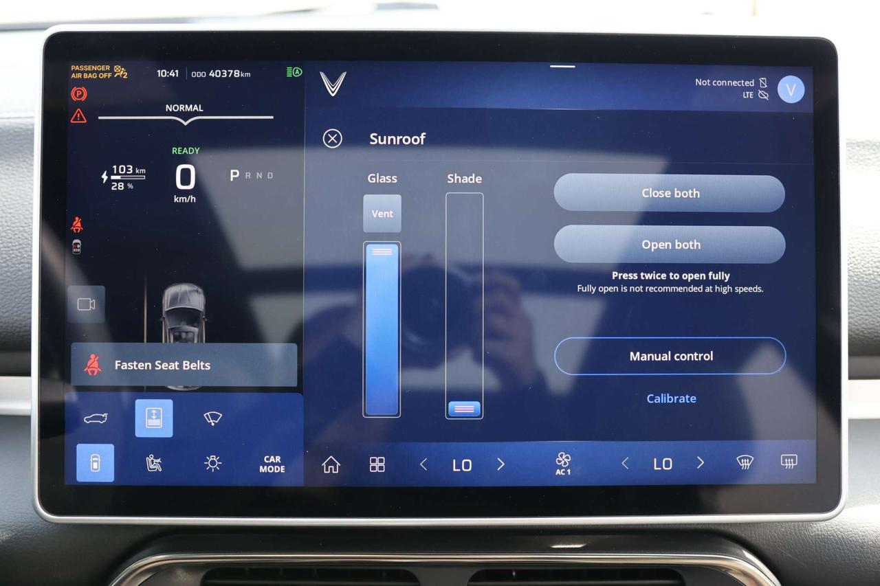 2025 VinFast VF 8 PLUS-AWD/360CAM/NAV/ADAPT CRUISE/HUD/BLIS/LKA/FCW/LEATHER/H&C SEATS/KEYLESS/CARPLAY/PANO ROOF Photo