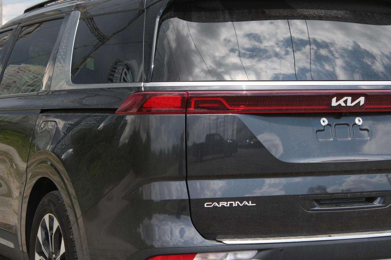 2024 Kia Carnival EX  DriveModes ReverseCamera HtdSeats ParkingSenso Photo