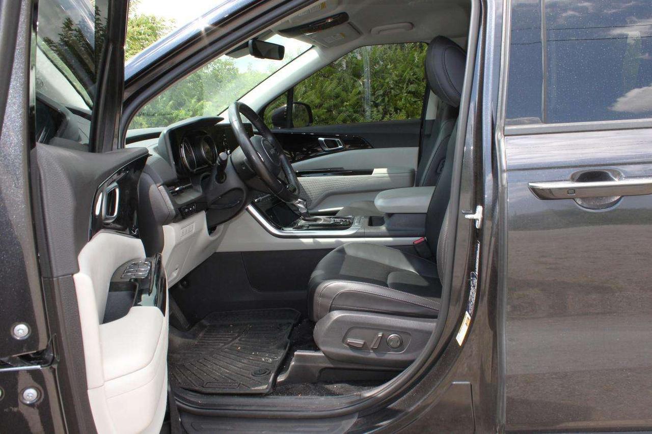 2024 Kia Carnival EX  DriveModes ReverseCamera HtdSeats ParkingSenso Photo