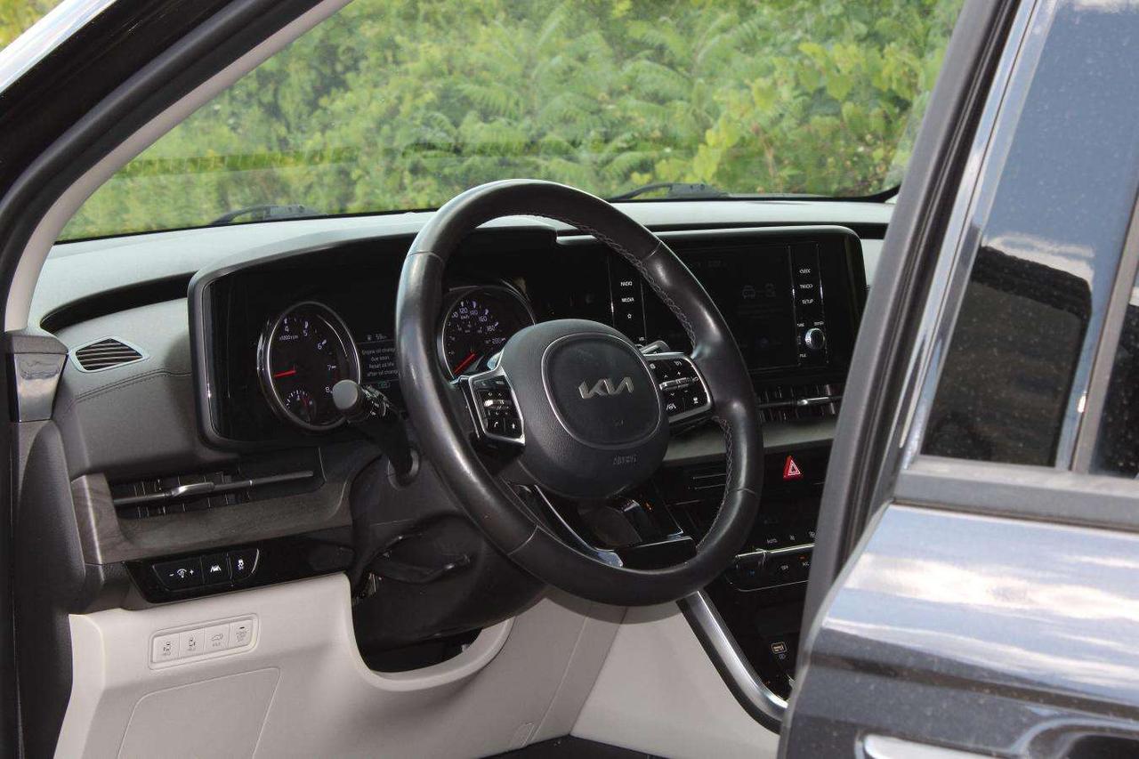 2024 Kia Carnival EX  DriveModes ReverseCamera HtdSeats ParkingSenso Photo