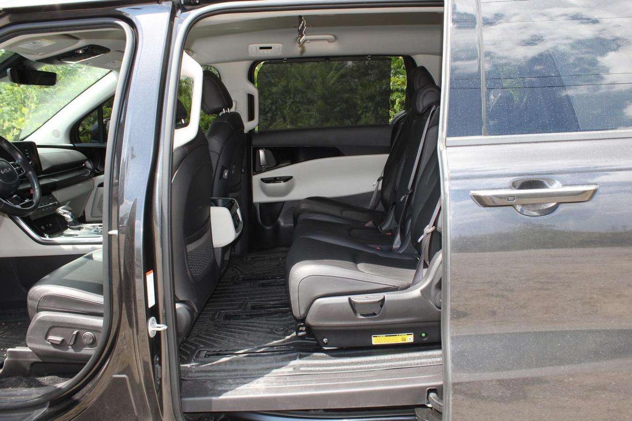 2024 Kia Carnival EX  DriveModes ReverseCamera HtdSeats ParkingSenso Photo