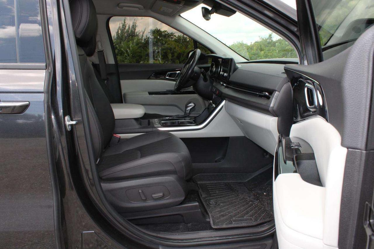 2024 Kia Carnival EX  DriveModes ReverseCamera HtdSeats ParkingSenso Photo