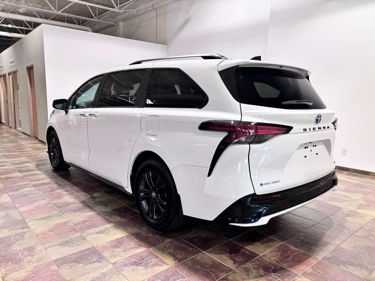 2025 Toyota Sienna XSE 7-Passenger AWD Photo