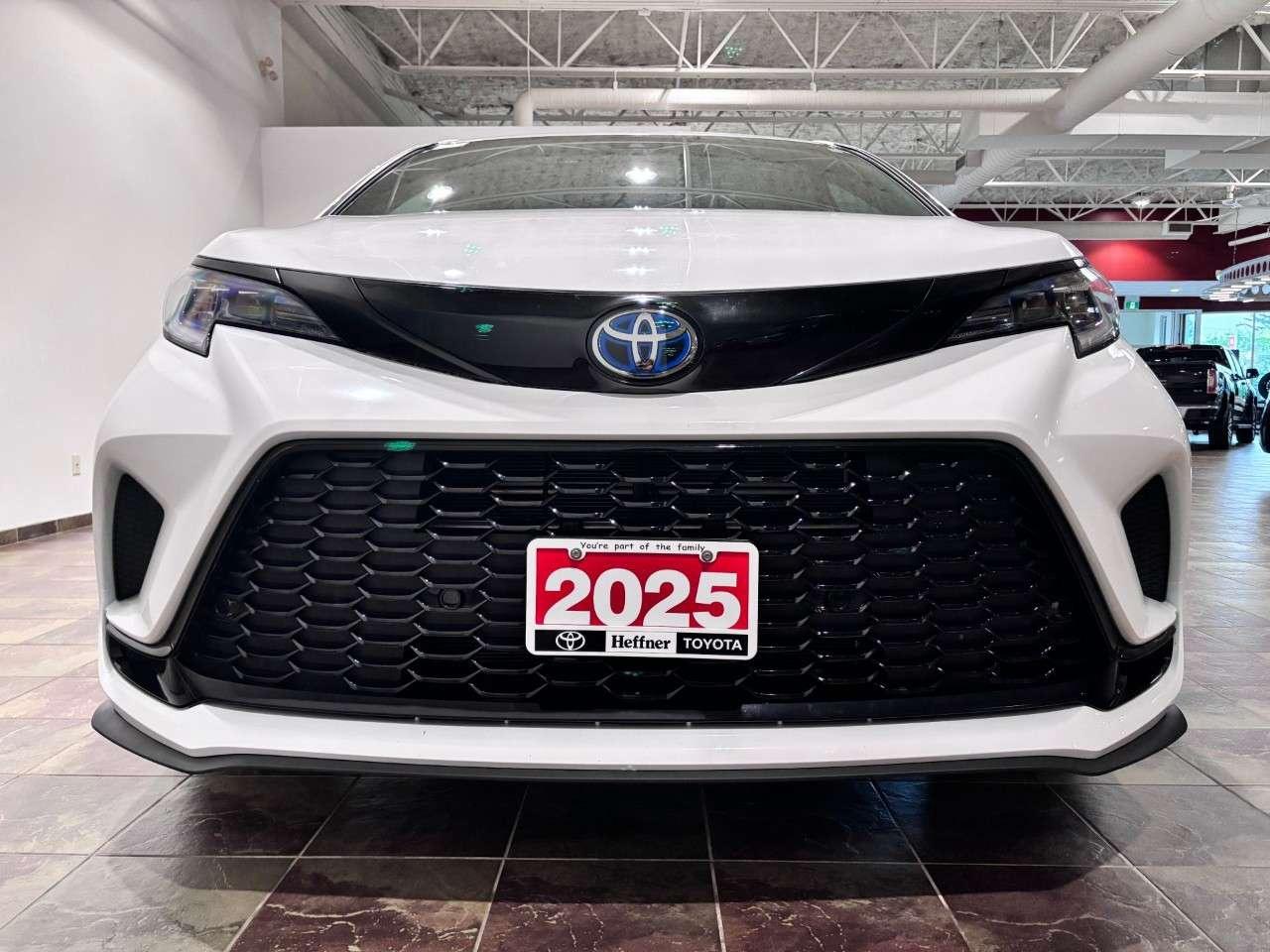 2025 Toyota Sienna XSE 7-Passenger AWD Photo