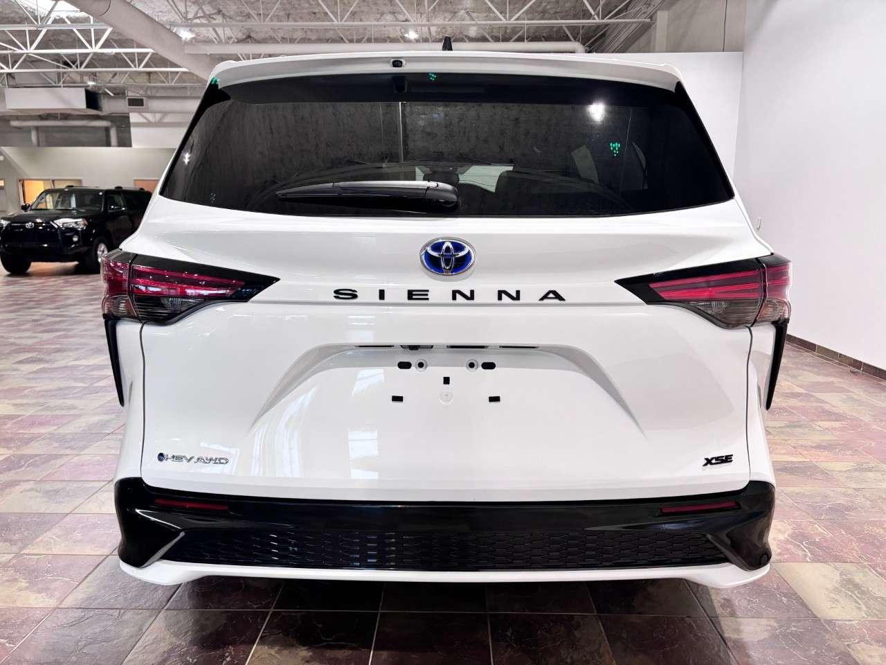 2025 Toyota Sienna XSE 7-Passenger AWD Photo