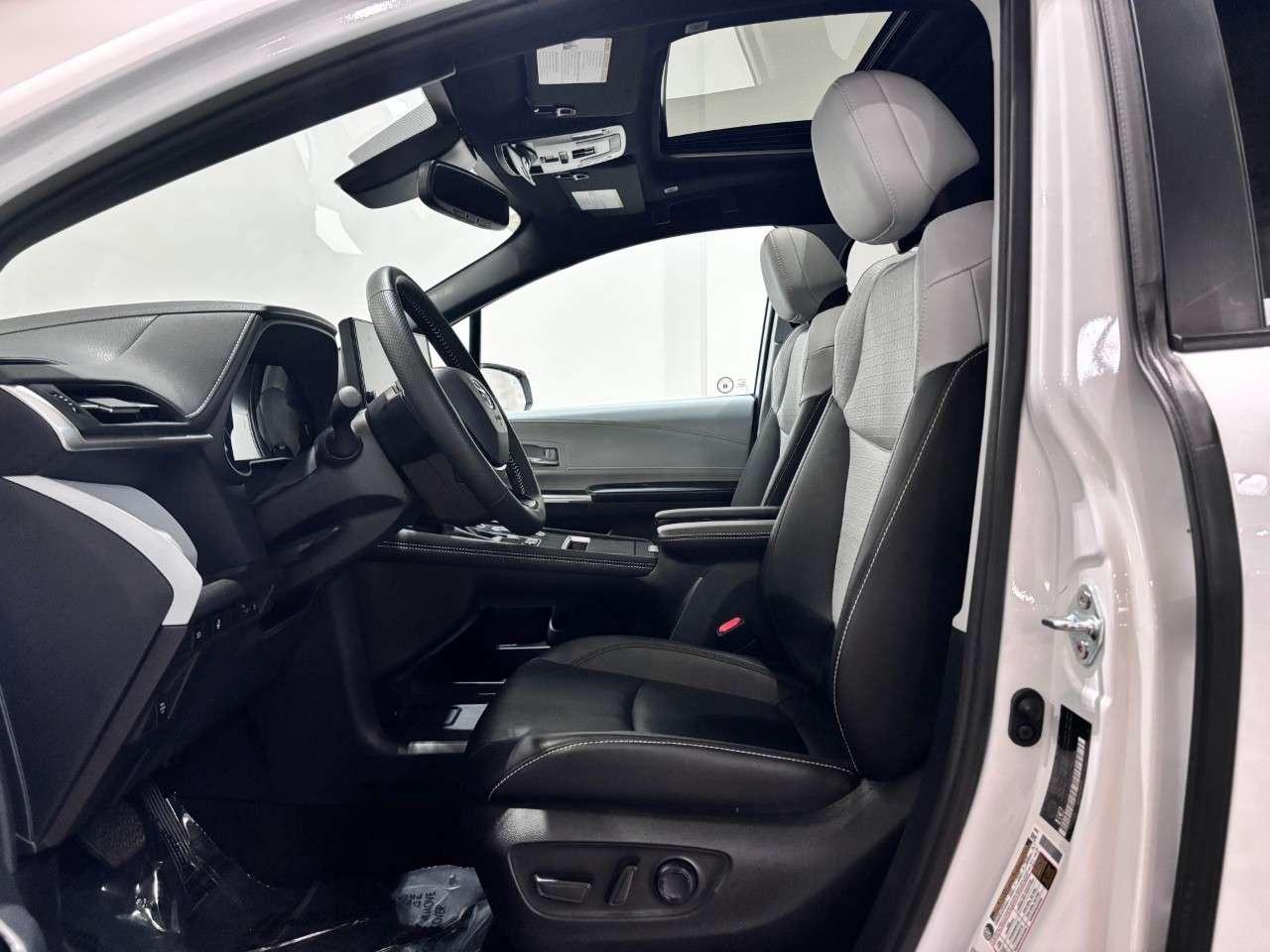2025 Toyota Sienna XSE 7-Passenger AWD Photo