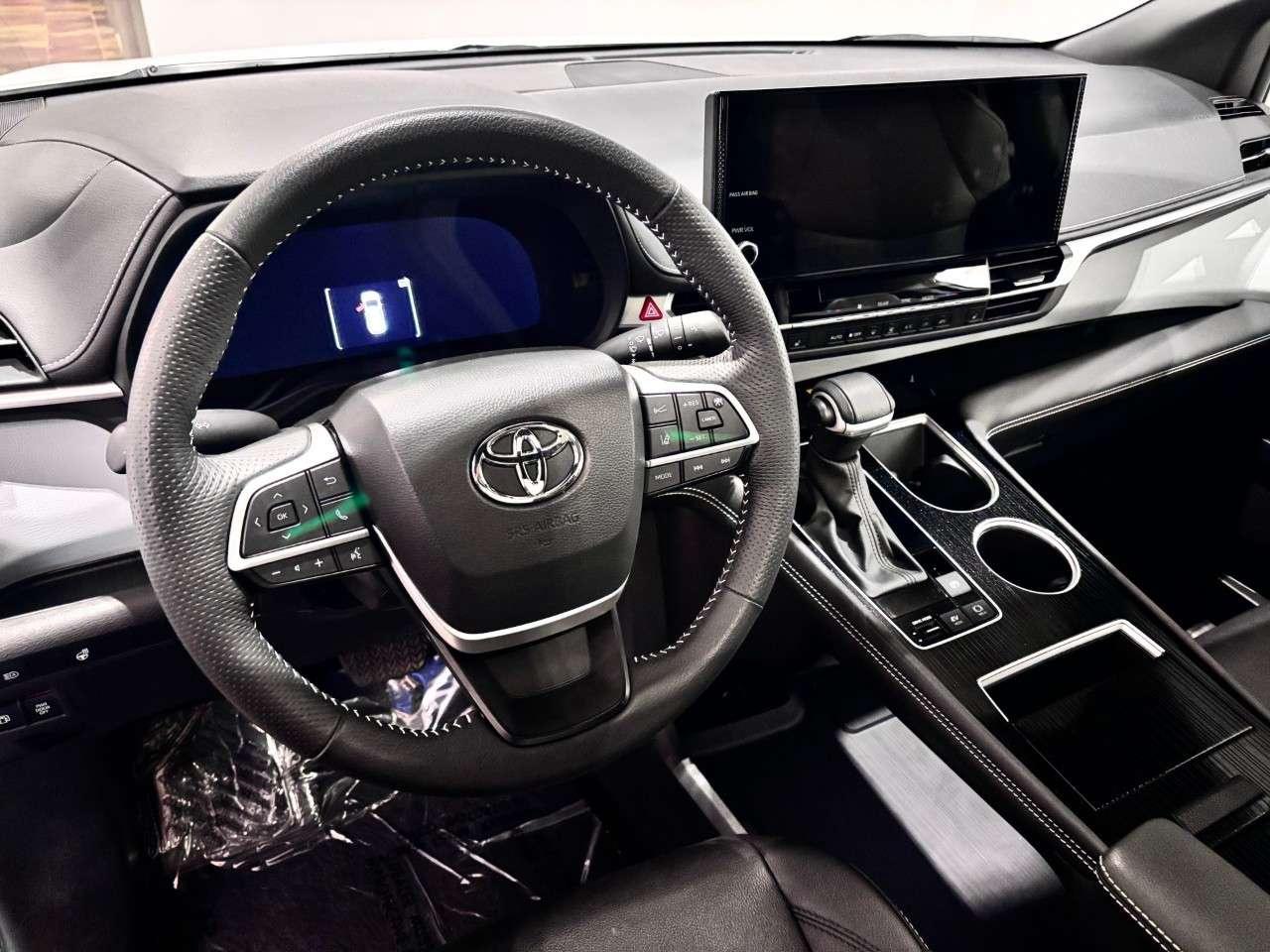 2025 Toyota Sienna XSE 7-Passenger AWD Photo