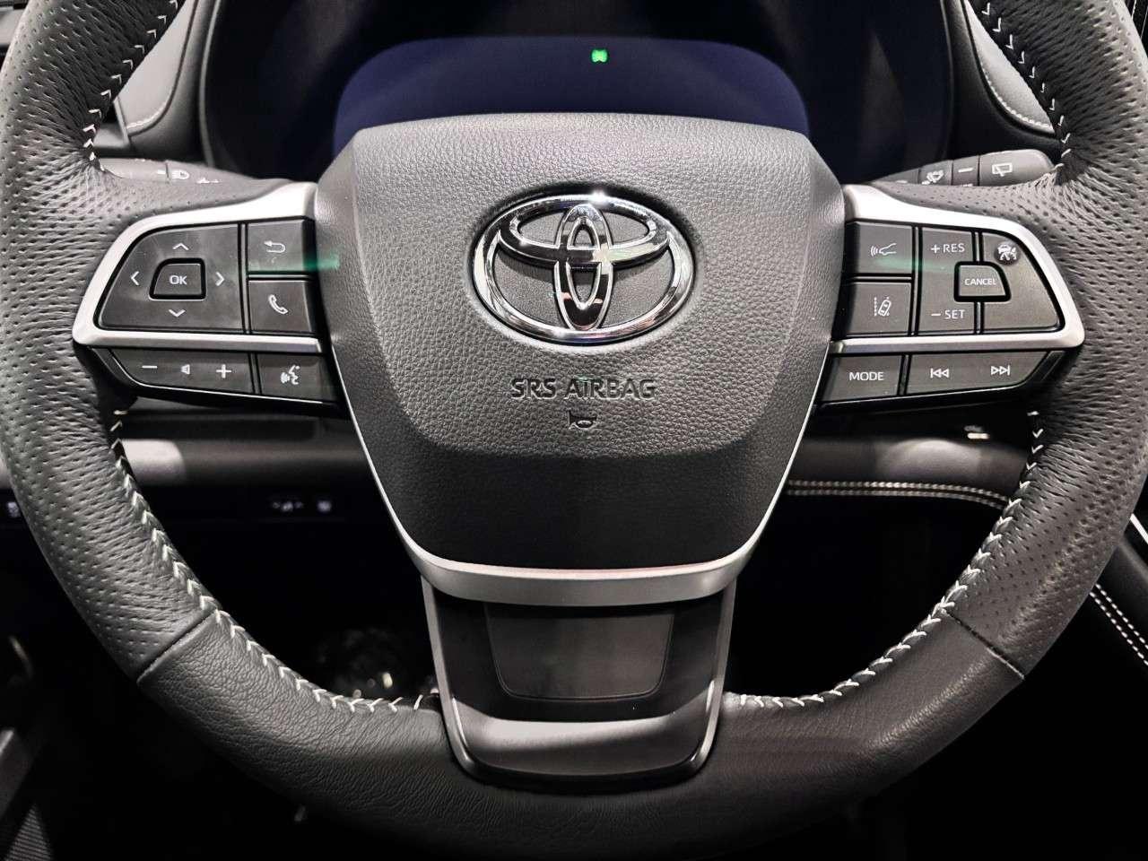 2025 Toyota Sienna XSE 7-Passenger AWD Photo