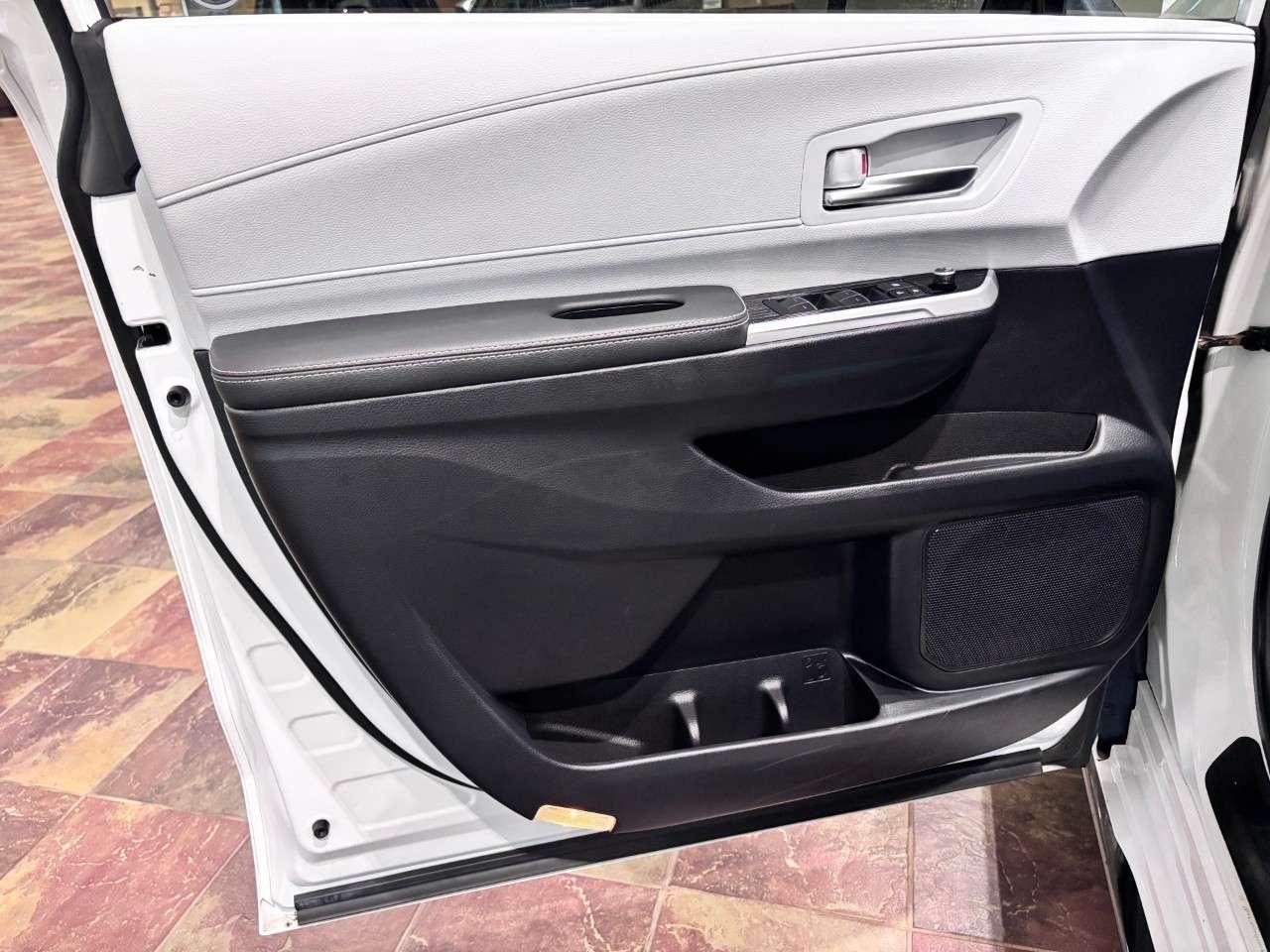 2025 Toyota Sienna XSE 7-Passenger AWD Photo