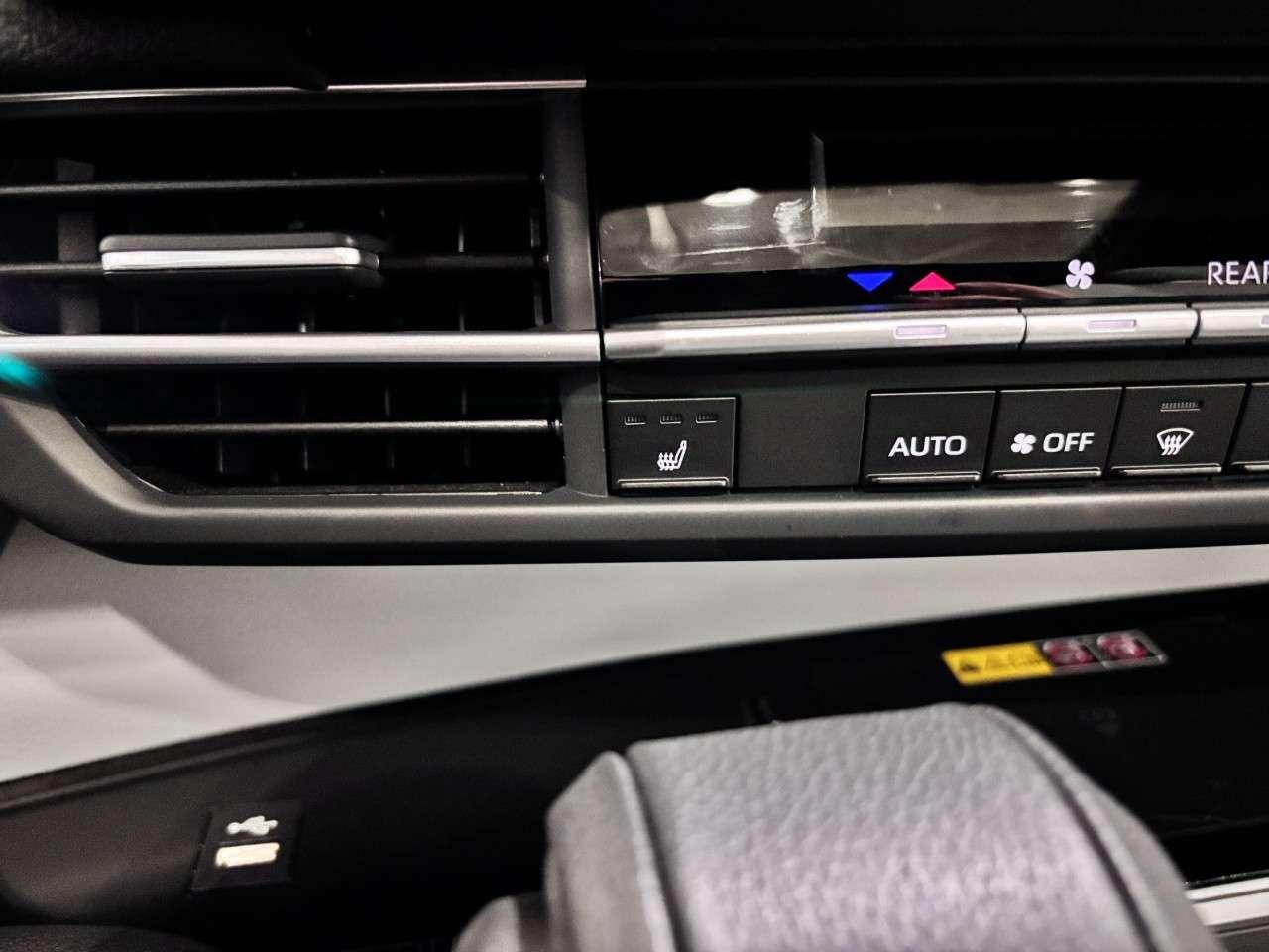 2025 Toyota Sienna XSE 7-Passenger AWD Photo