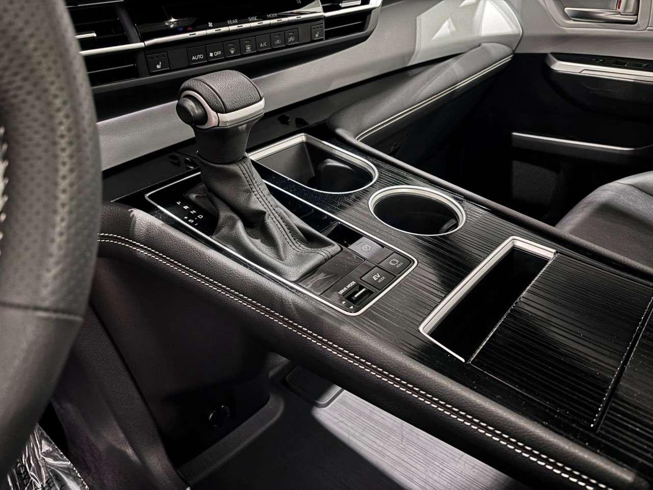 2025 Toyota Sienna XSE 7-Passenger AWD Photo