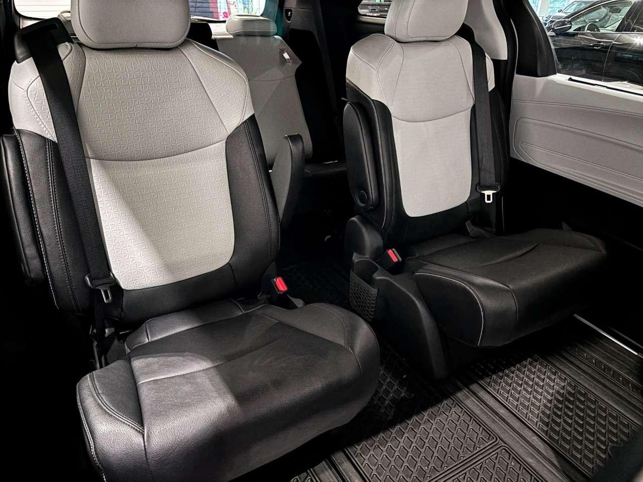 2025 Toyota Sienna XSE 7-Passenger AWD Photo