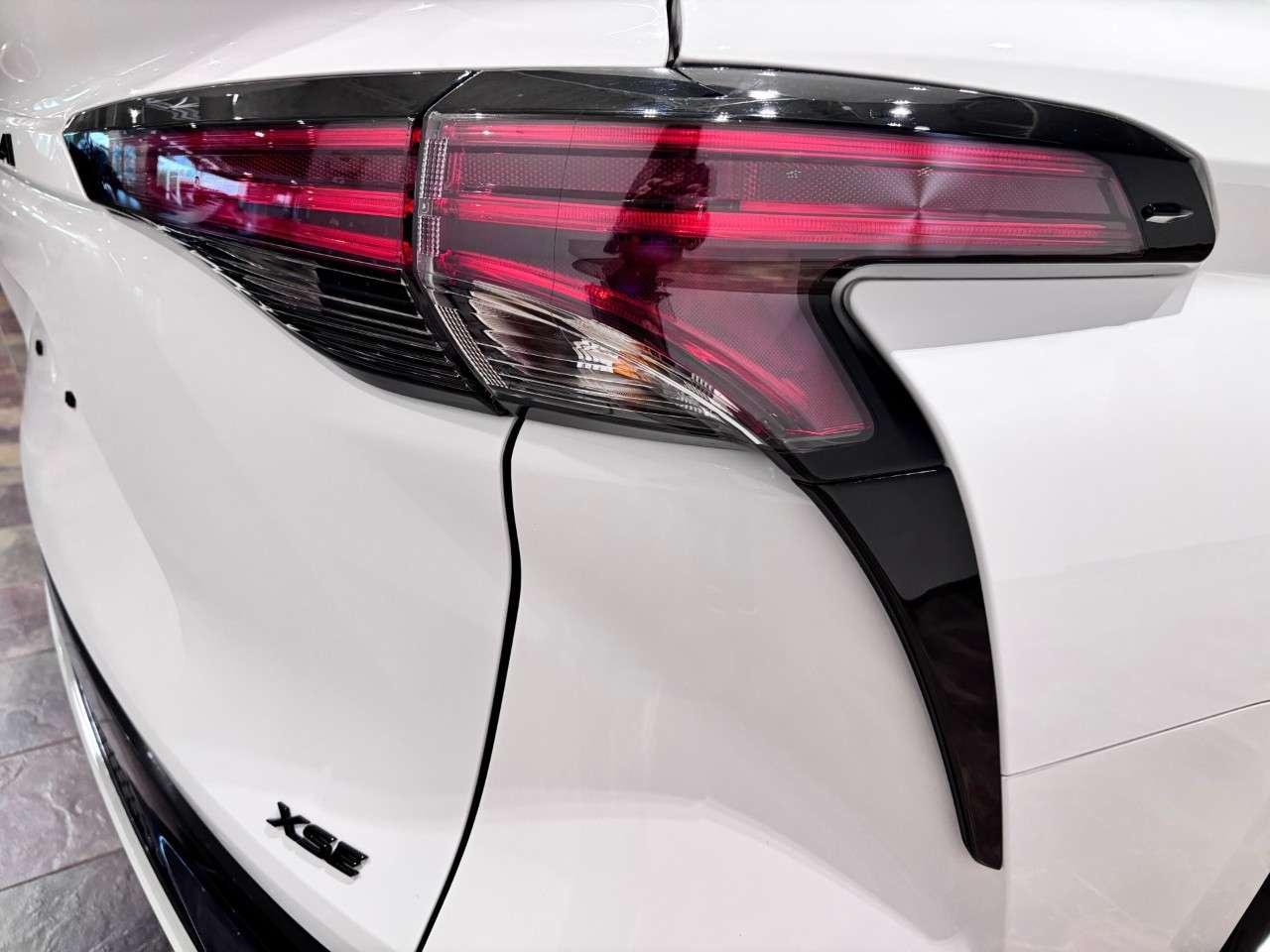 2025 Toyota Sienna XSE 7-Passenger AWD Photo