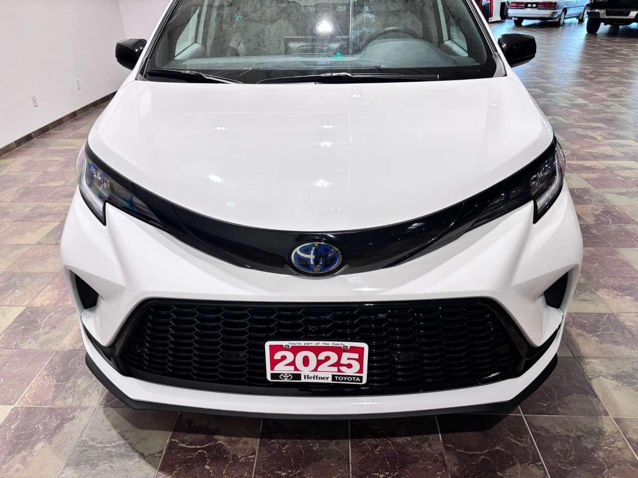 2025 Toyota Sienna XSE 7-Passenger AWD Photo
