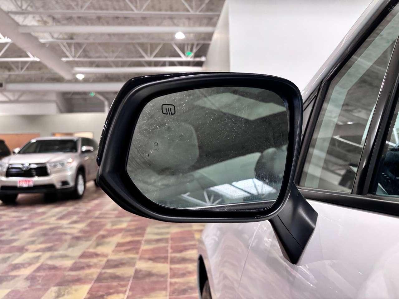 2025 Toyota Sienna XSE 7-Passenger AWD Photo