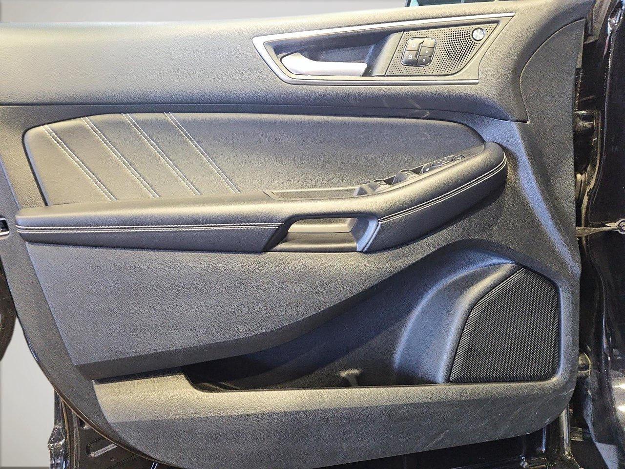 2022 Ford Edge ST AWD Photo