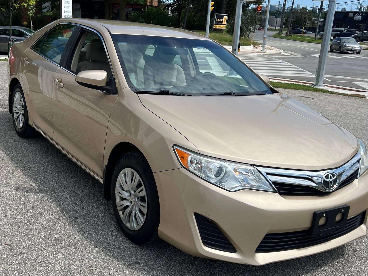 2012 Toyota Camry LE Photo2