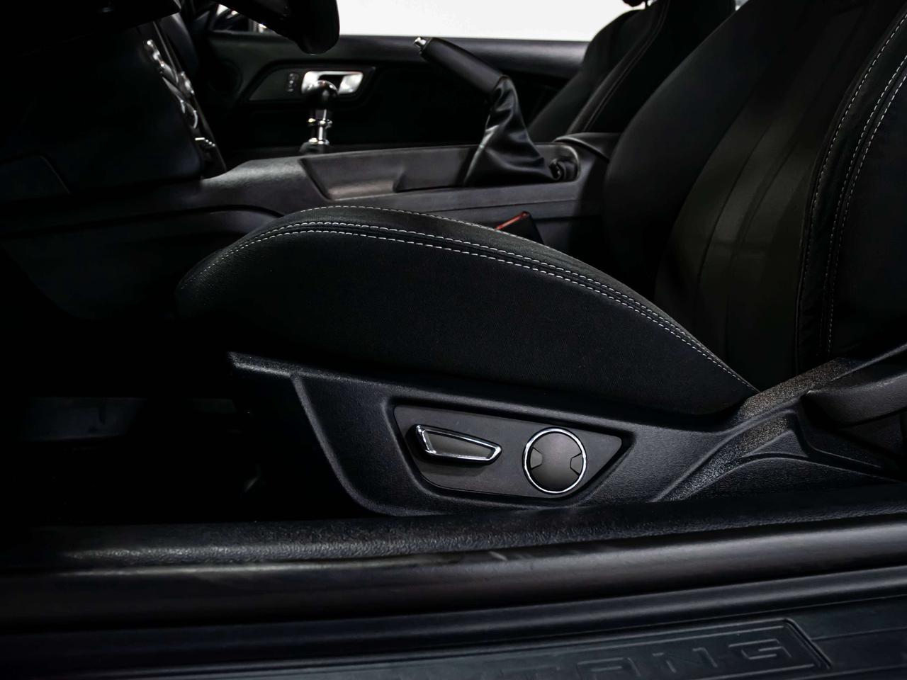 2019 Ford Mustang ECOBOOST 6 SPEED MANUAL REAR VIEW CAMERA Photo