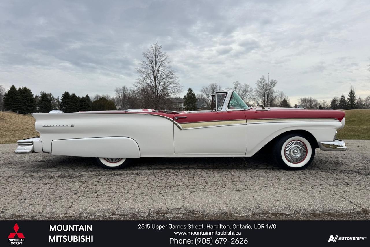1957 Ford Fairlane Skyliner  Photo