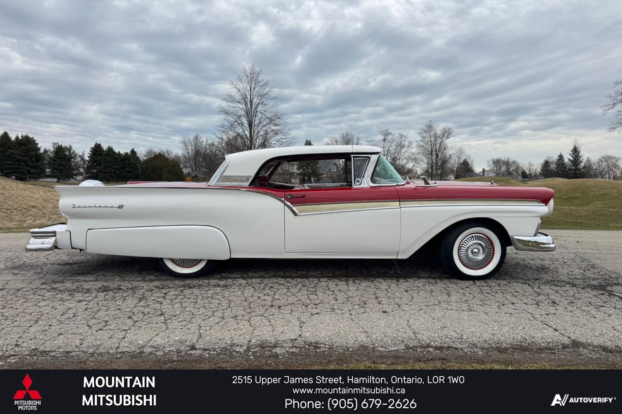 1957 Ford Fairlane Skyliner  Photo