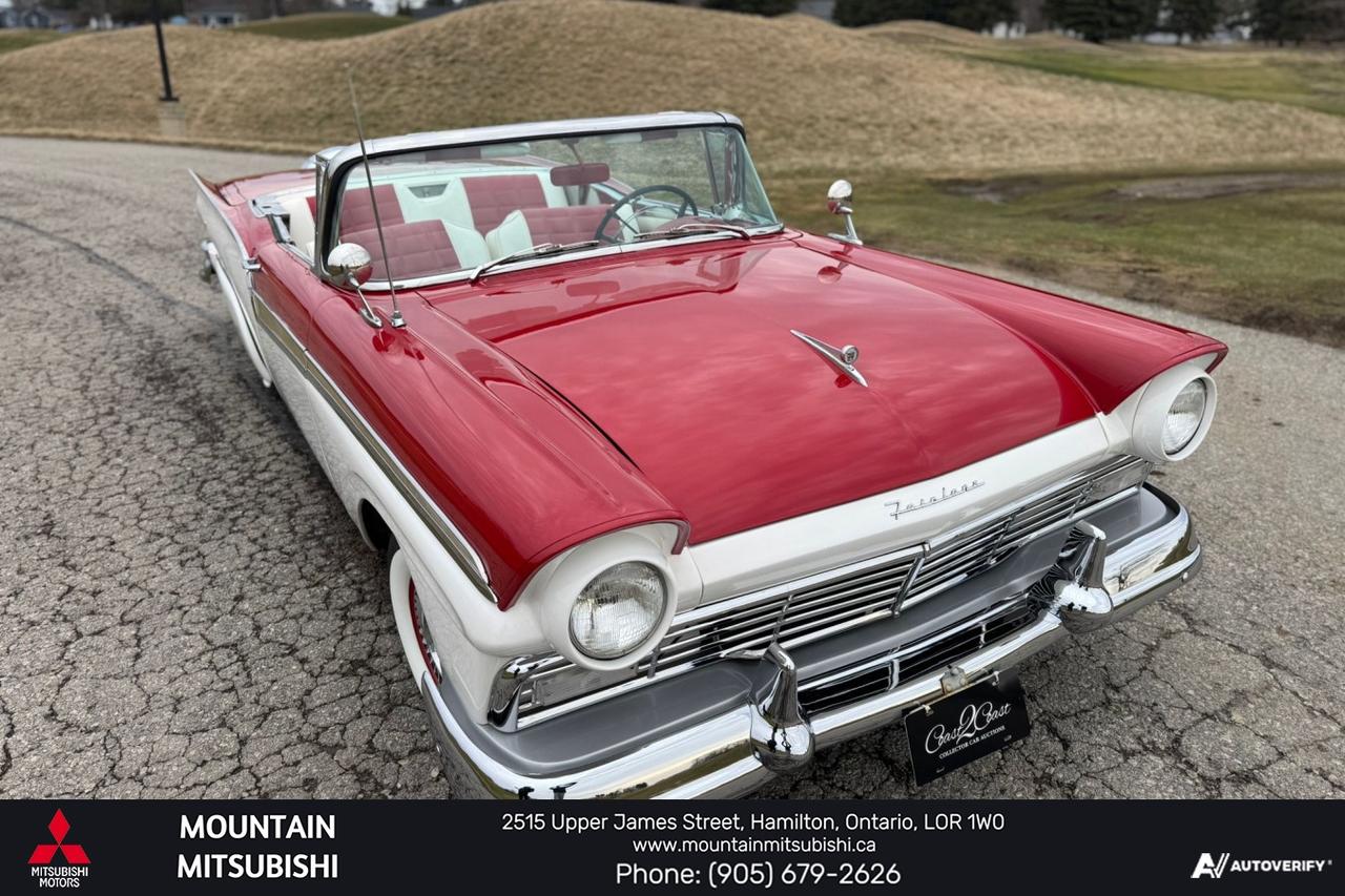 1957 Ford Fairlane Skyliner  Photo