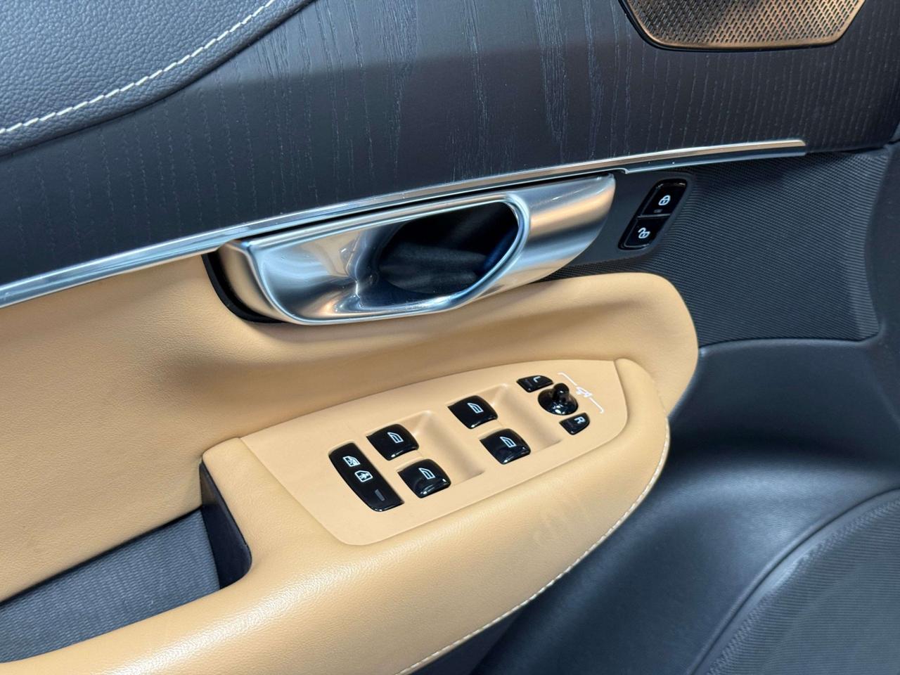 2021 Volvo XC90 T6   AWD   INSCRIPTION   7-SEATER   HARMAN KARDON Photo