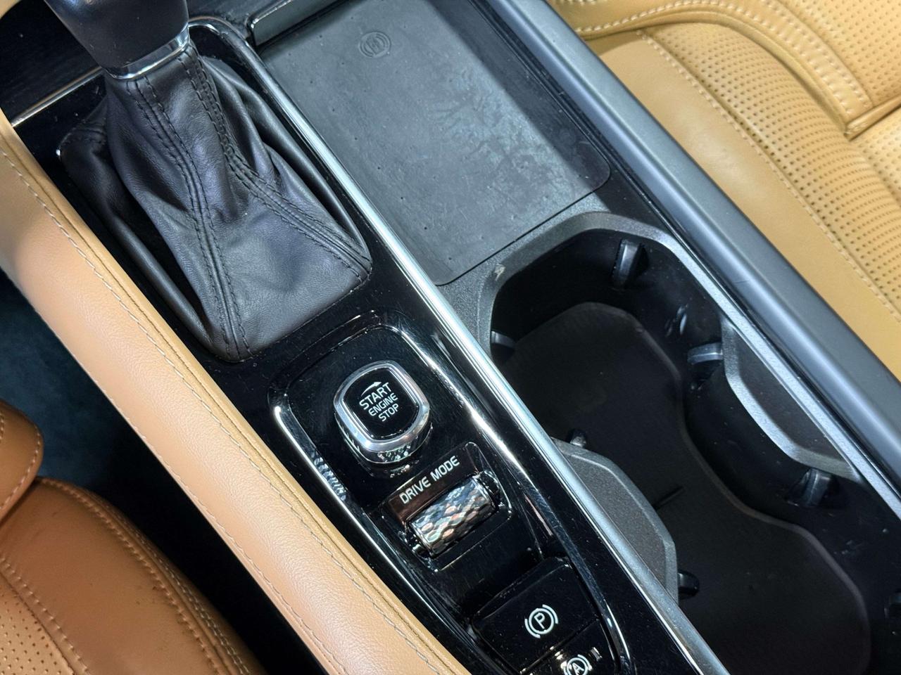 2021 Volvo XC90 T6   AWD   INSCRIPTION   7-SEATER   HARMAN KARDON Photo