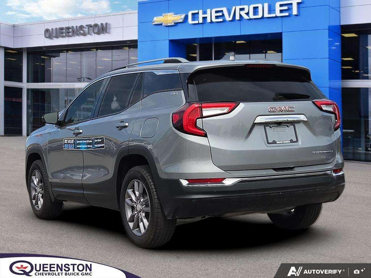 2024 GMC Terrain SLT AWD   WELL MAINTAINED   OFF LEASE   NO CLAIMS Photo