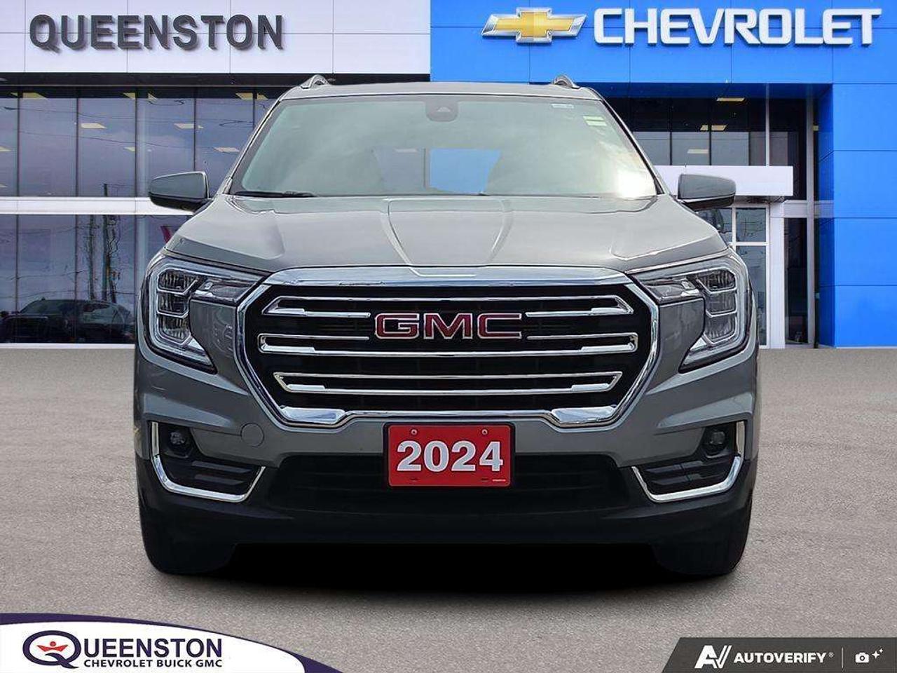 2024 GMC Terrain SLT AWD   WELL MAINTAINED   OFF LEASE   NO CLAIMS Photo