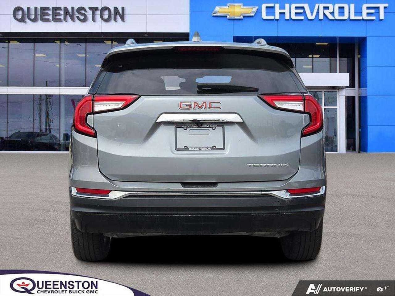 2024 GMC Terrain SLT AWD   WELL MAINTAINED   OFF LEASE   NO CLAIMS Photo